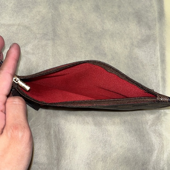 Brown tote bag with wristlet - Picture 6 of 9